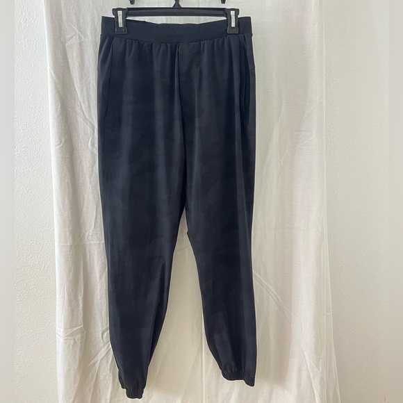 lululemon Camo surge joggers size medium style m5aa6s - Picture 2 of 12
